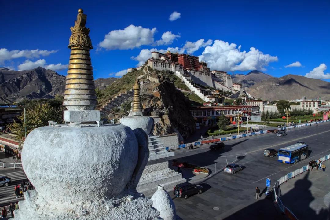 西藏阳光下的温馨情谊